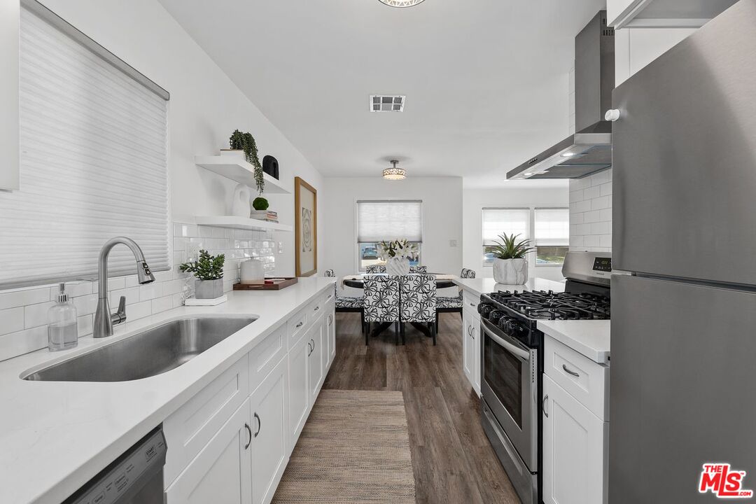 7253 Yolanda Ave