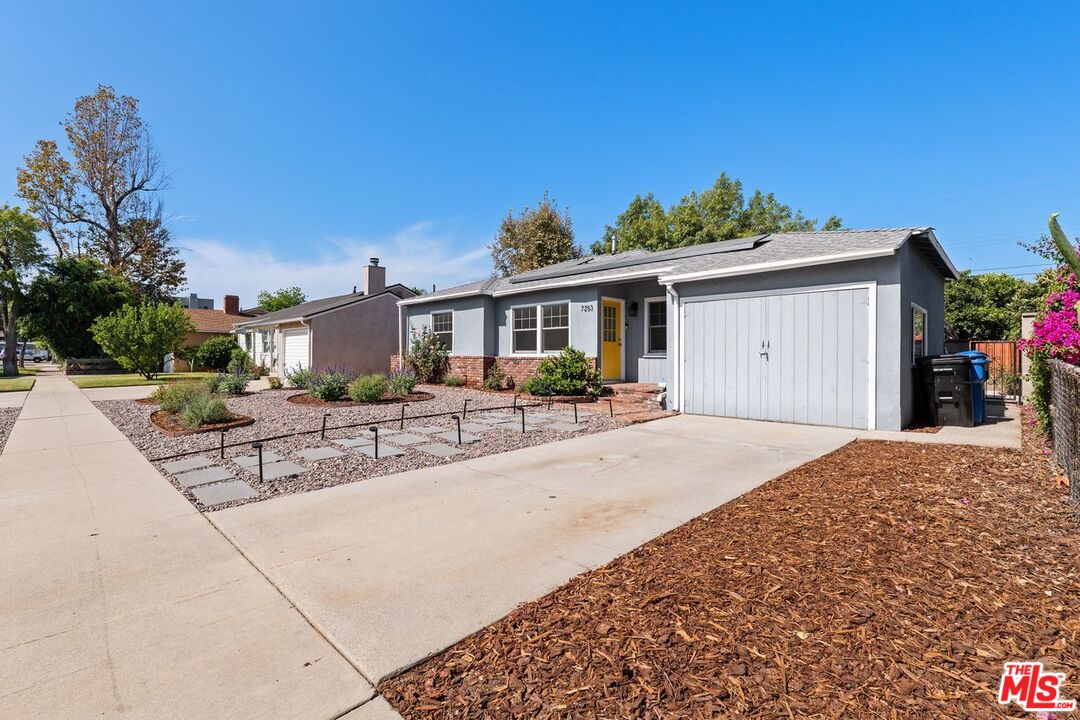 7253 Yolanda Ave