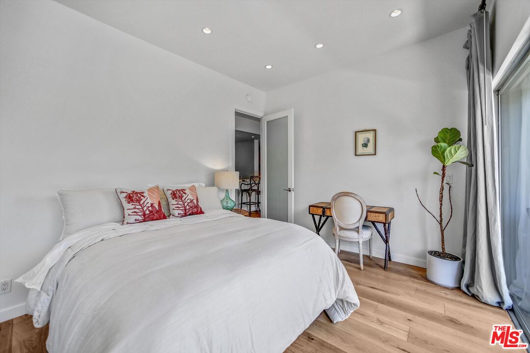999 N Doheny Dr Unit: 106