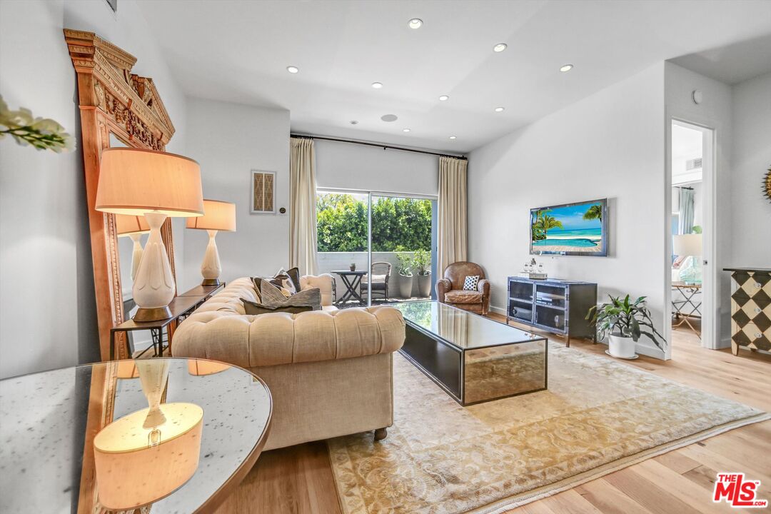999 N Doheny Dr Unit: 106