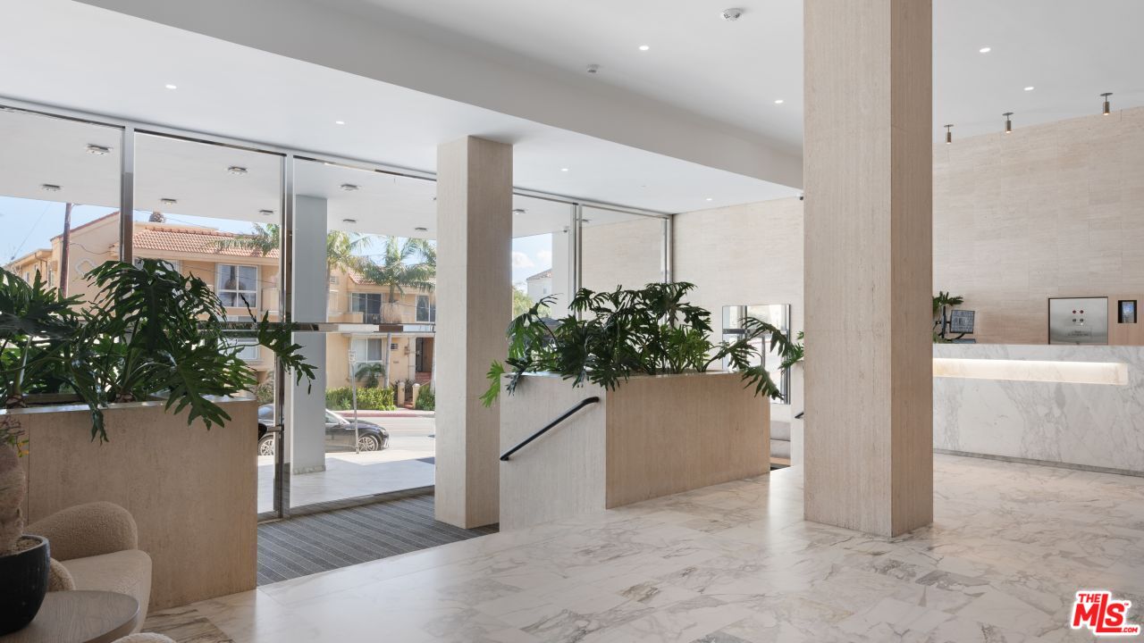 999 N Doheny Dr Unit: 106