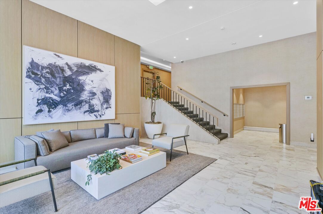999 N Doheny Dr Unit: 106