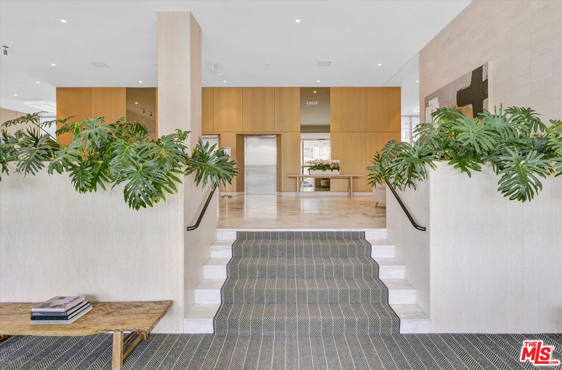 999 N Doheny Dr Unit: 106