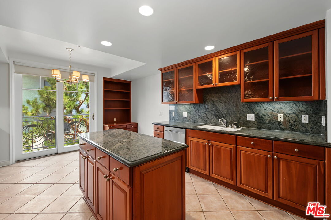 430 N Oakhurst Dr Unit: PH406