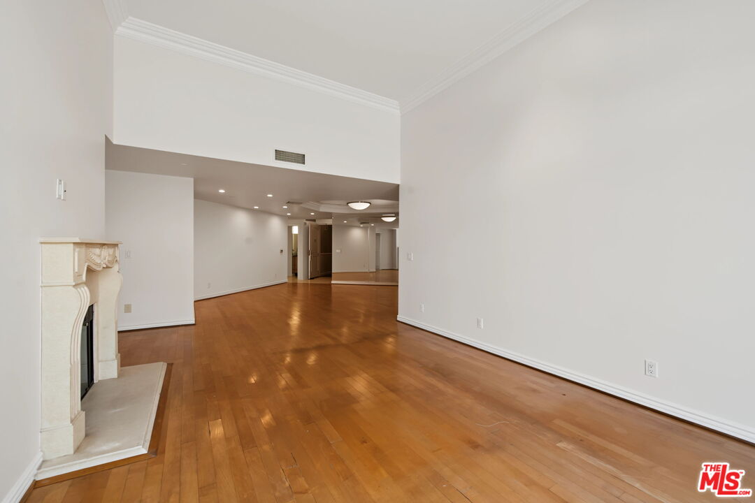430 N Oakhurst Dr Unit: PH406