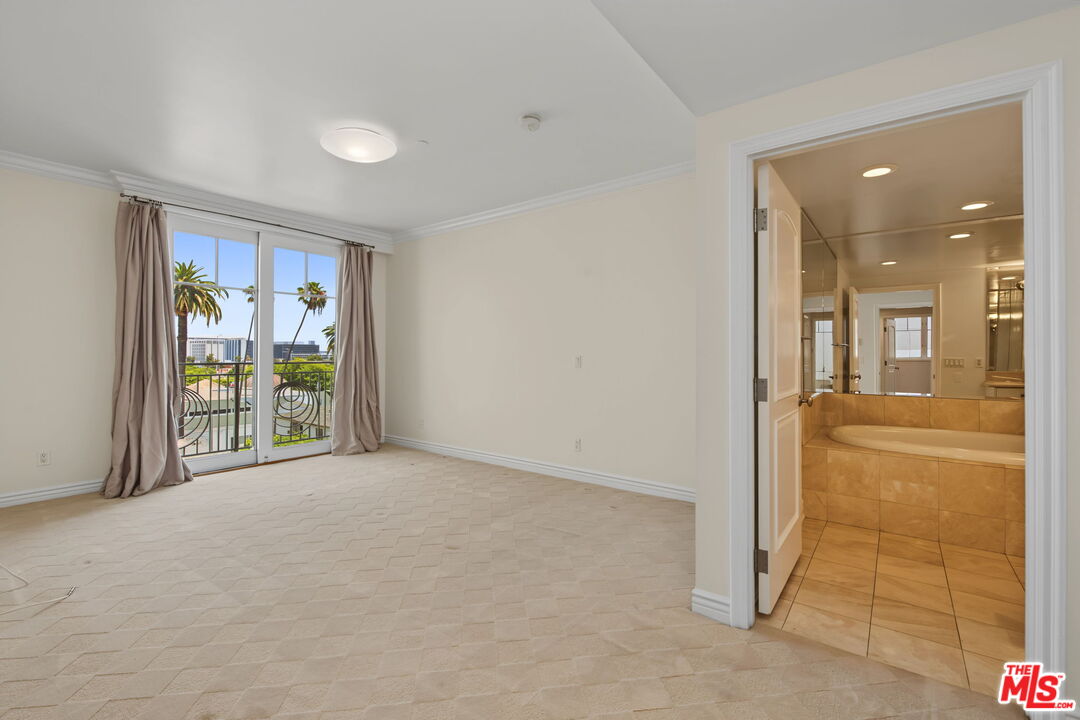 430 N Oakhurst Dr Unit: PH406