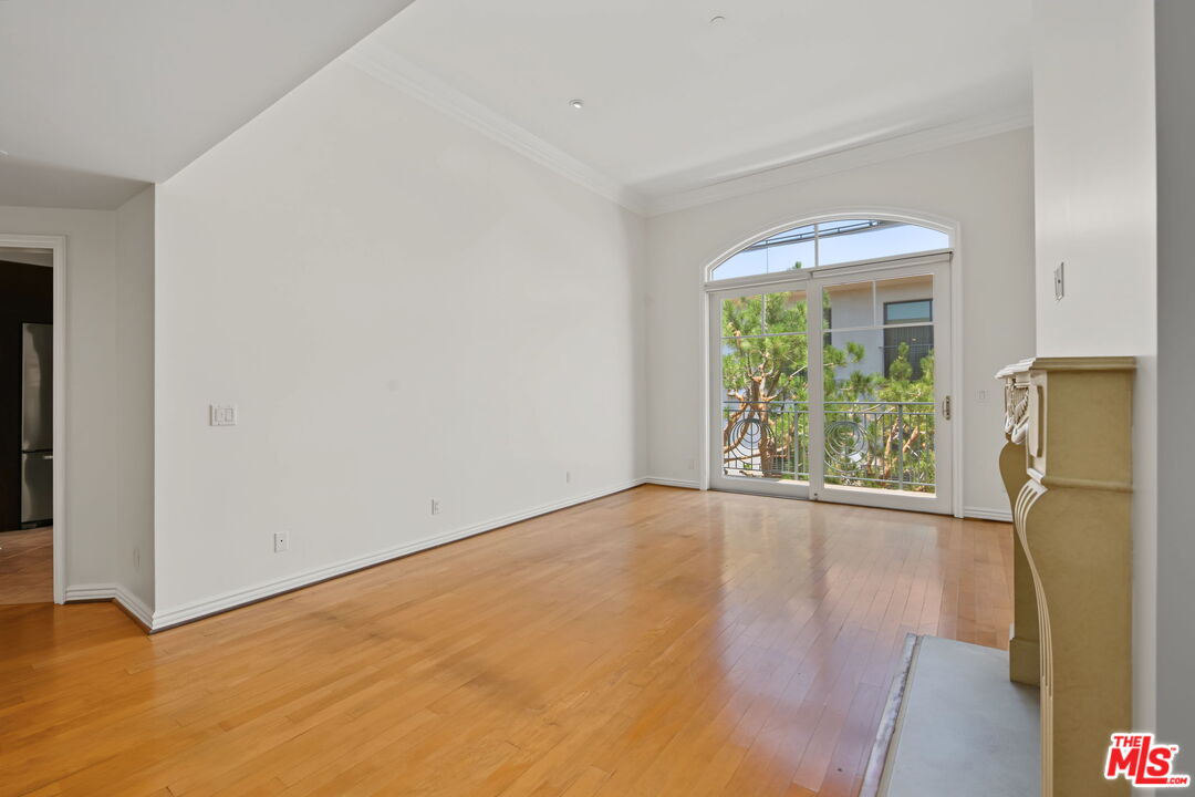 430 N Oakhurst Dr Unit: PH406