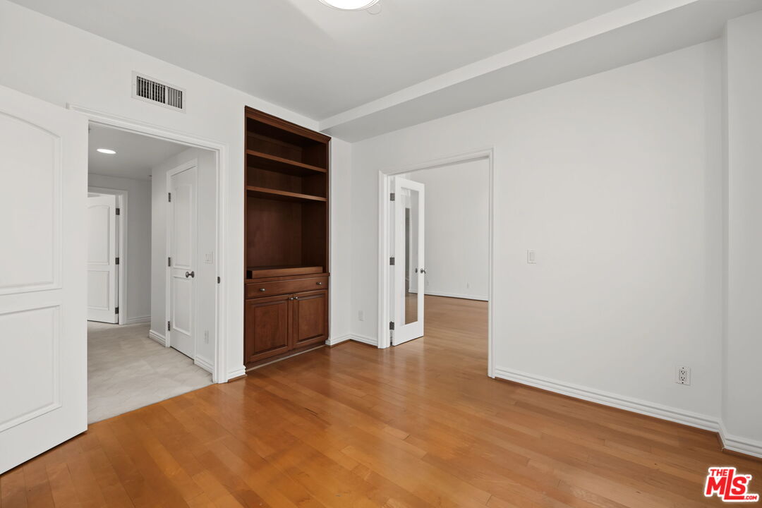 430 N Oakhurst Dr Unit: PH406