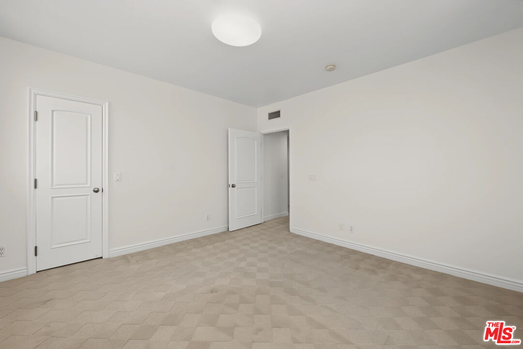 430 N Oakhurst Dr Unit: PH406