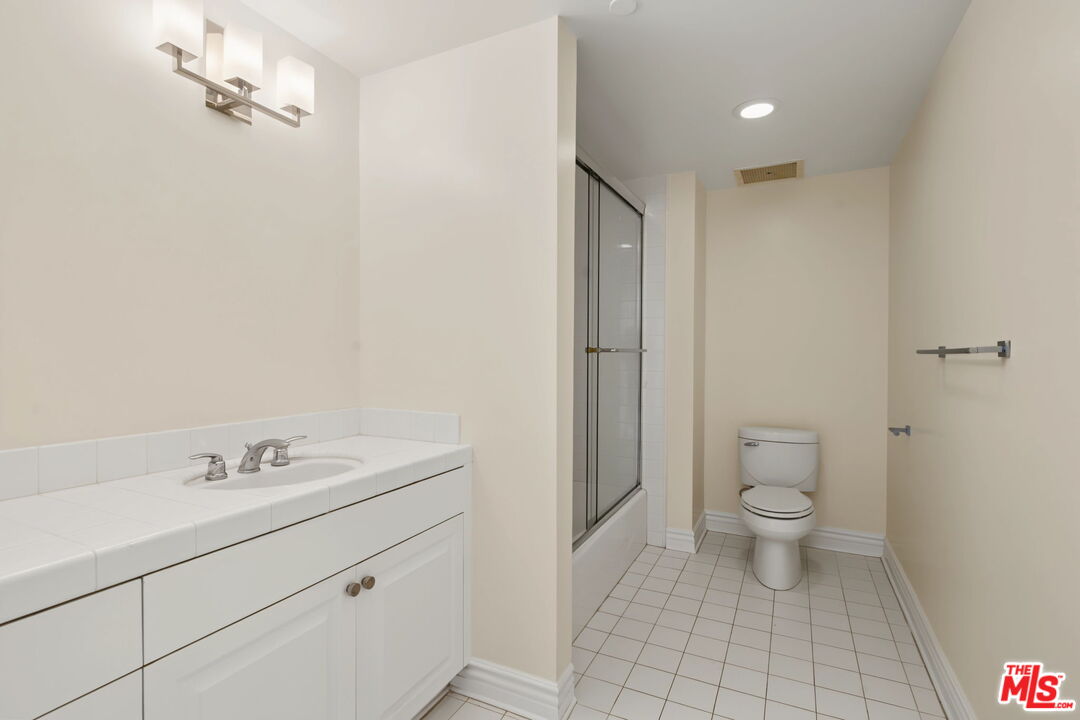 430 N Oakhurst Dr Unit: PH406