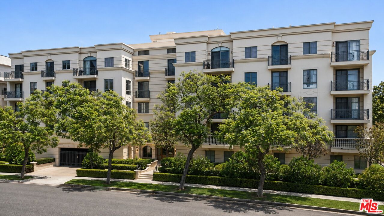 430 N Oakhurst Dr Unit: PH406