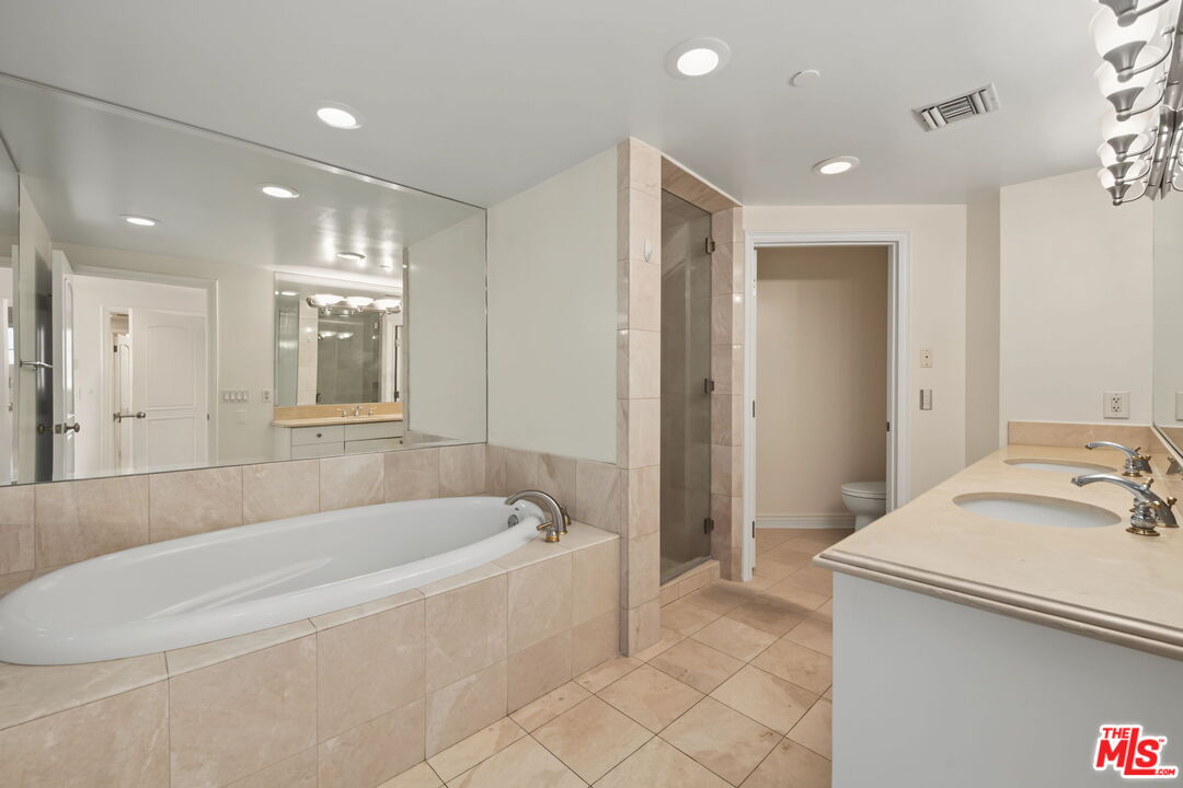 430 N Oakhurst Dr Unit: PH406