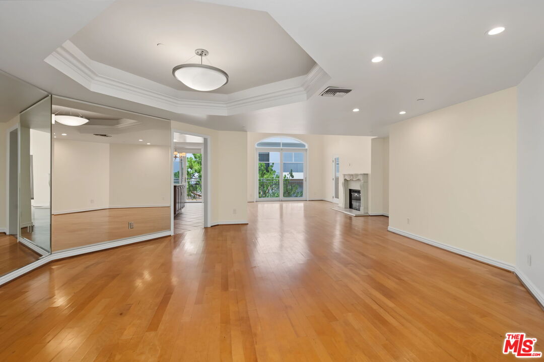 430 N Oakhurst Dr Unit: PH406