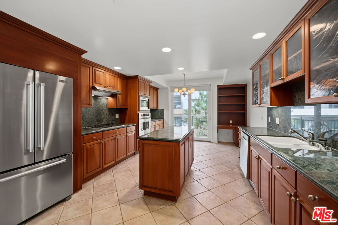 430 N Oakhurst Dr Unit: PH406