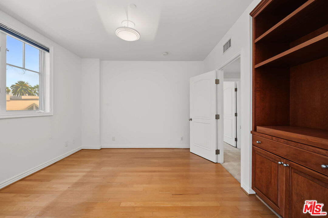 430 N Oakhurst Dr Unit: PH406