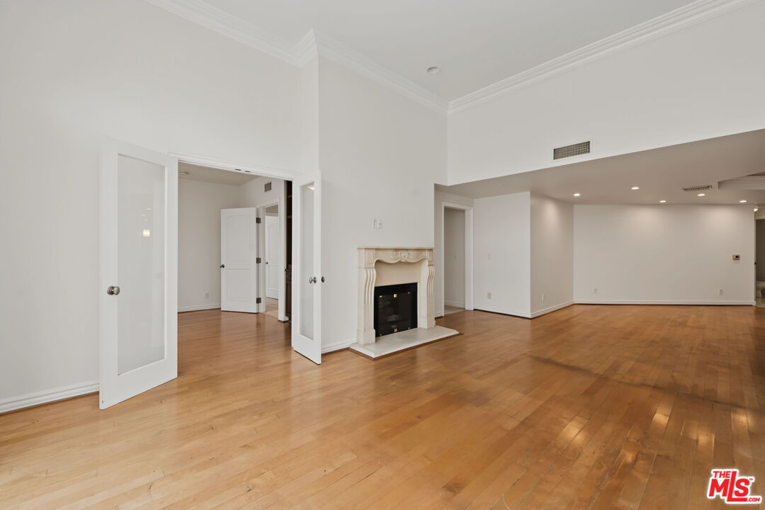 430 N Oakhurst Dr Unit: PH406