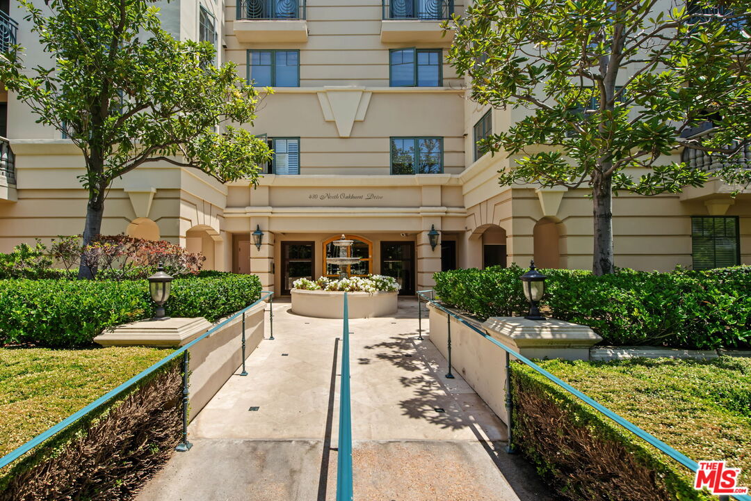 430 N Oakhurst Dr Unit: PH406