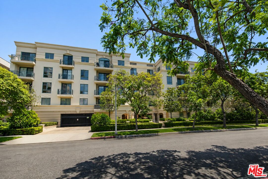 430 N Oakhurst Dr Unit: PH406
