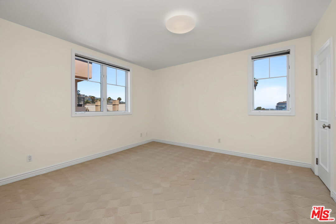 430 N Oakhurst Dr Unit: PH406