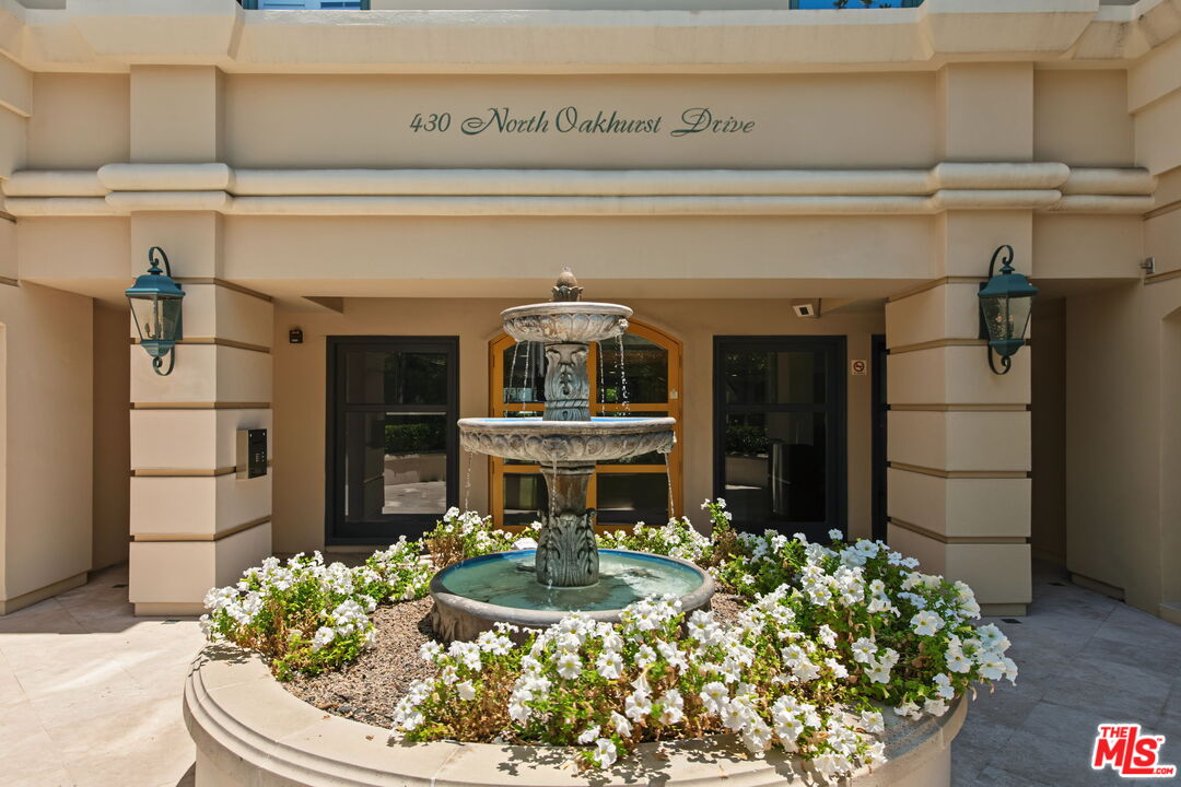 430 N Oakhurst Dr Unit: PH406