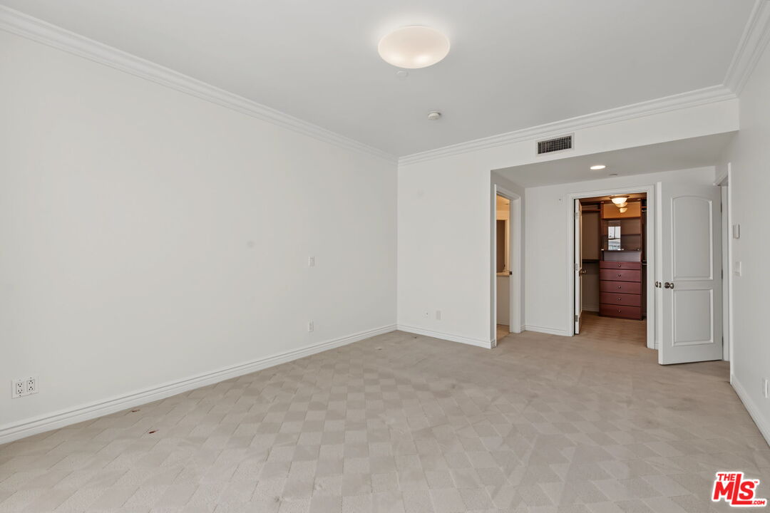 430 N Oakhurst Dr Unit: PH406