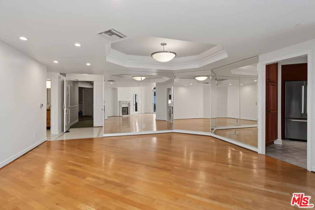 430 N Oakhurst Dr Unit: PH406