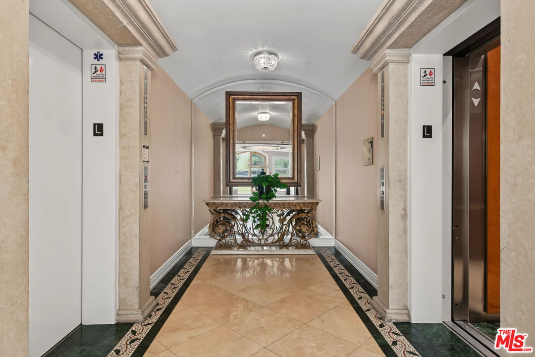 430 N Oakhurst Dr Unit: PH406