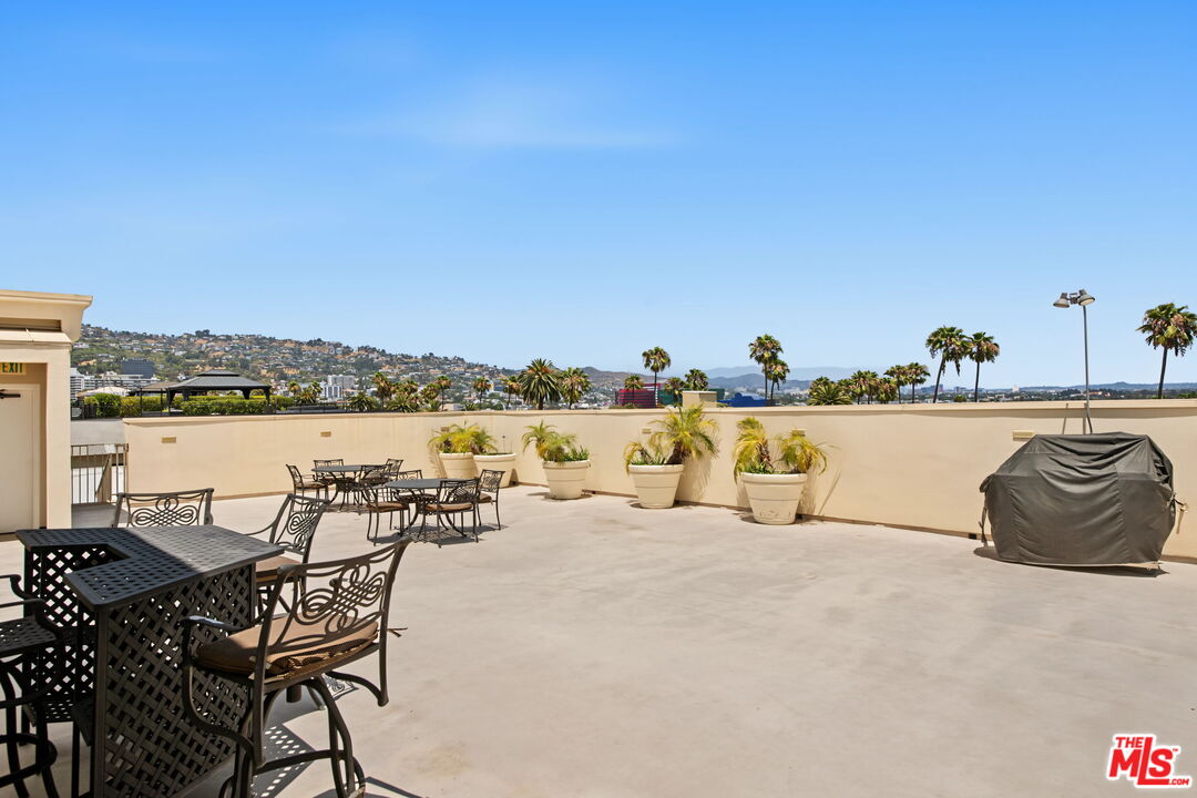 430 N Oakhurst Dr Unit: PH406