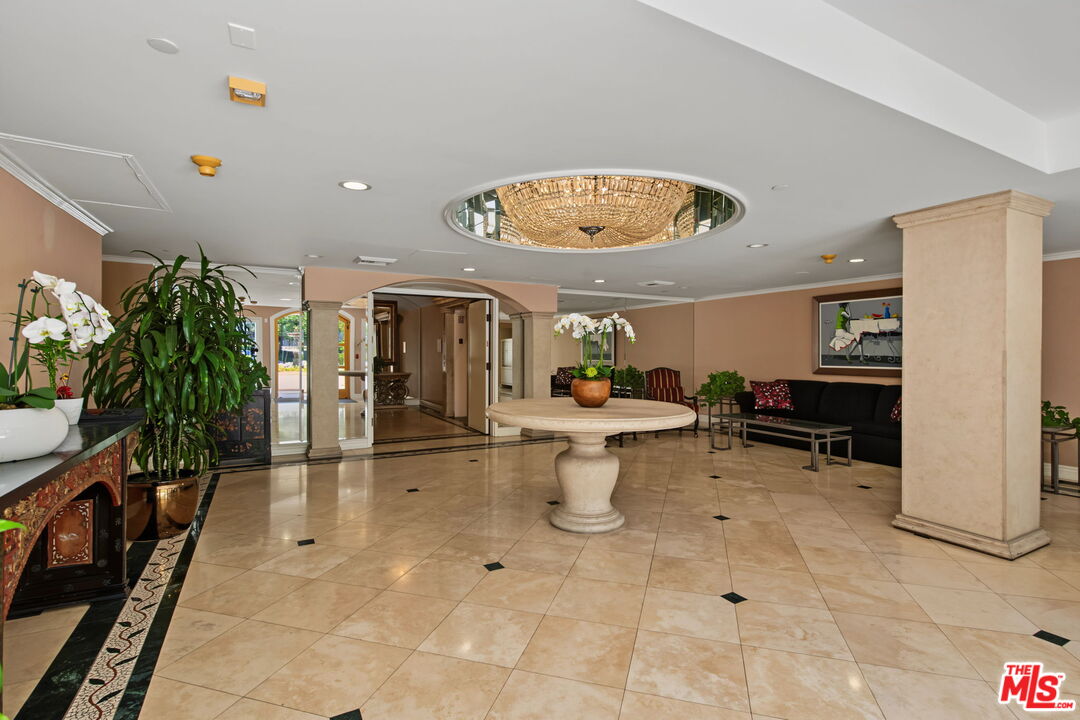 430 N Oakhurst Dr Unit: PH406