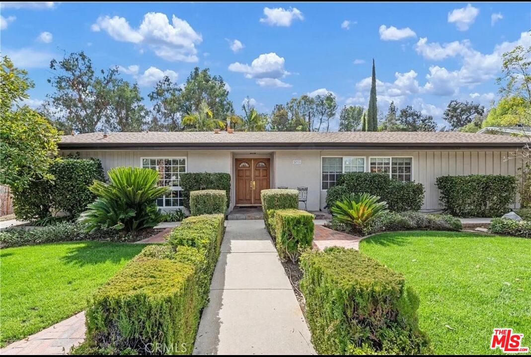2431 Burbank Blvd