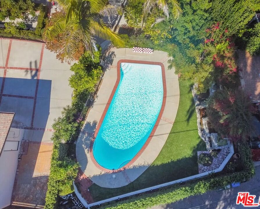 2431 Burbank Blvd