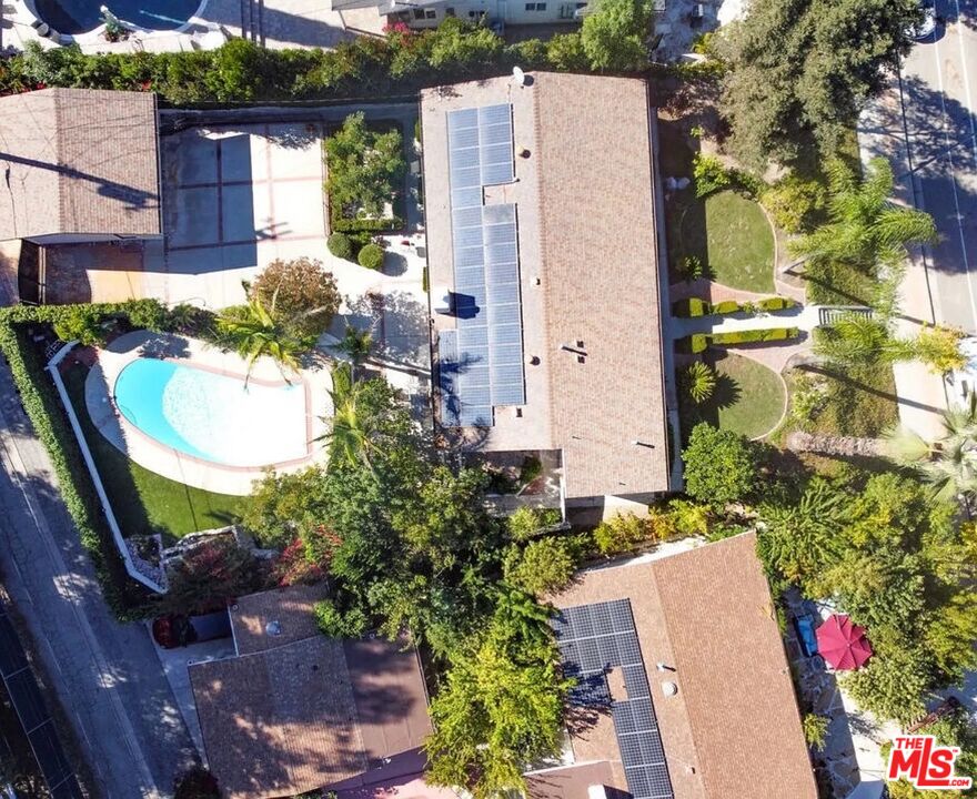 2431 Burbank Blvd