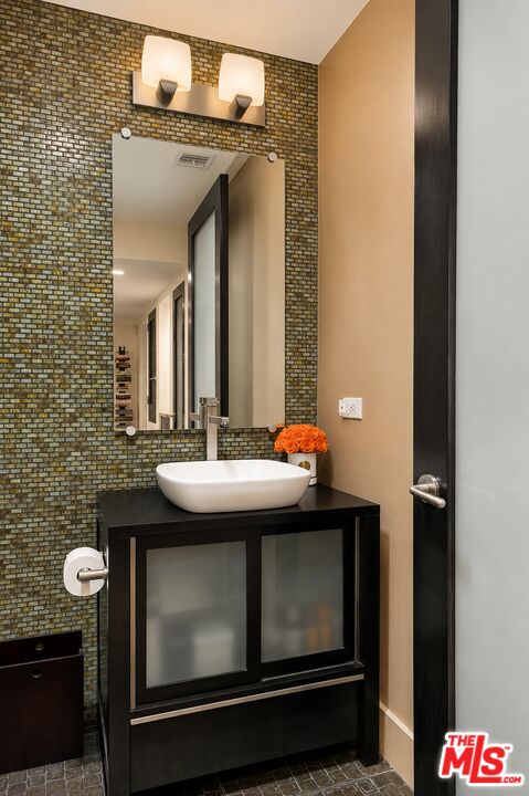 1304 Roxbury Dr Unit: 202