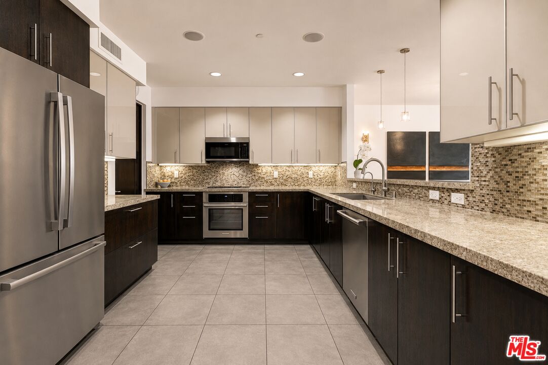 1304 Roxbury Dr Unit: 202