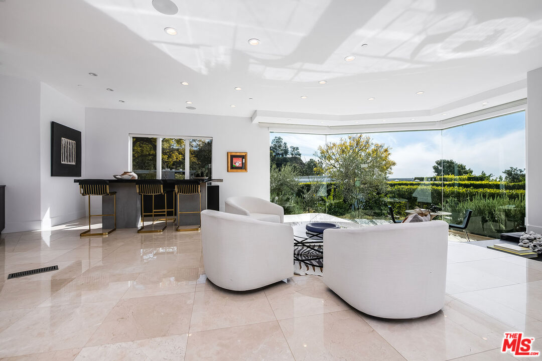 580 Chalette Dr