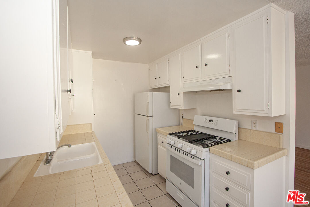 11515 Ohio Ave Unit: 3