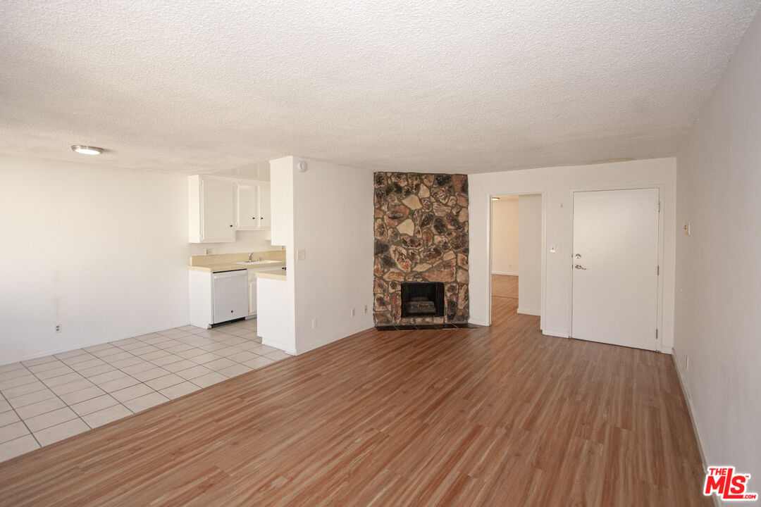 11515 Ohio Ave Unit: 3