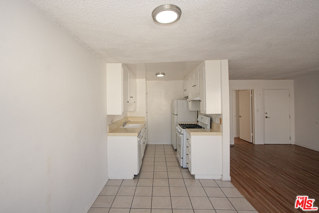 11515 Ohio Ave Unit: 3