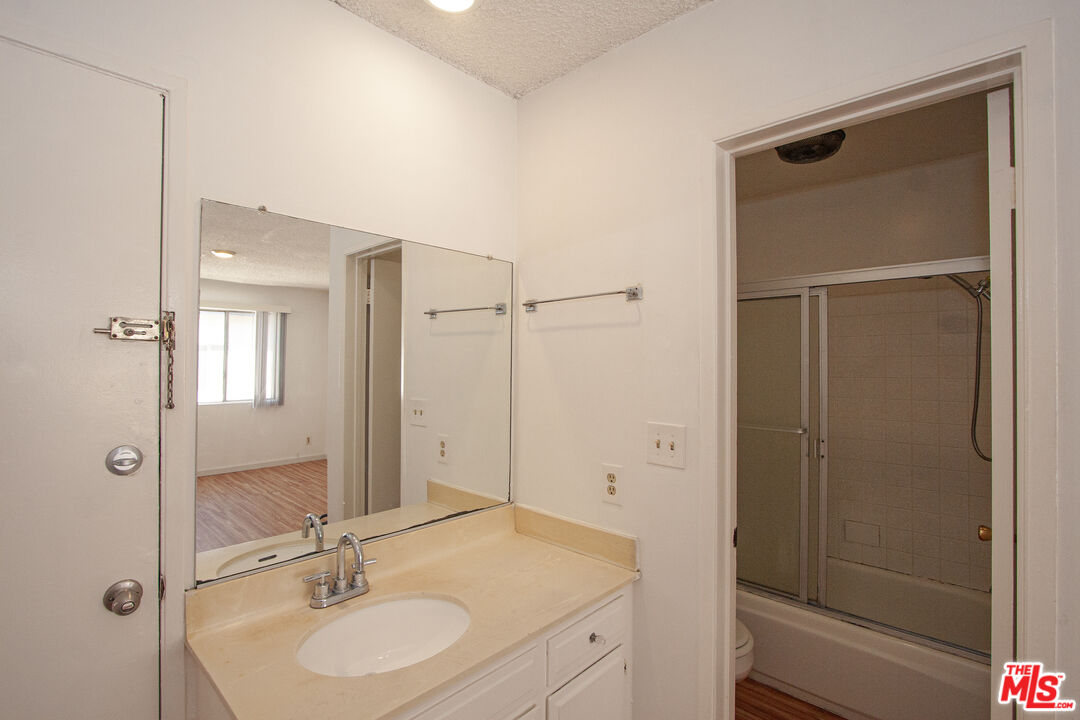 11515 Ohio Ave Unit: 5A
