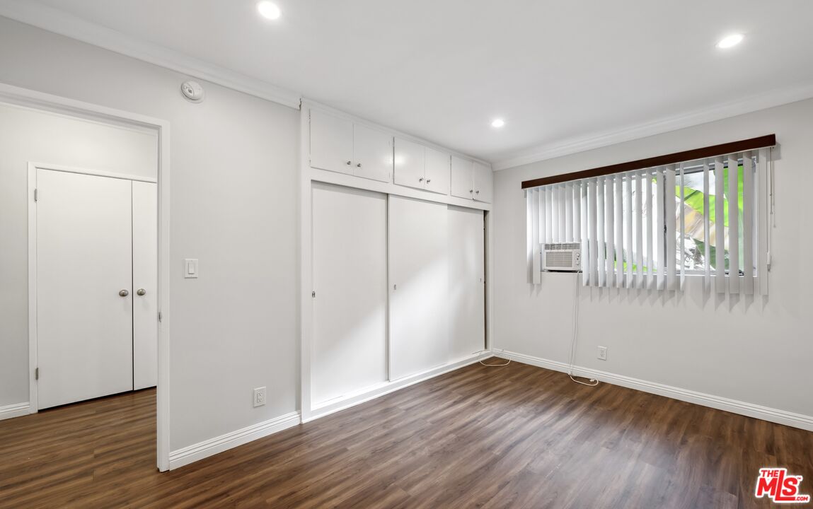 637 N Hayworth Ave Unit: 6