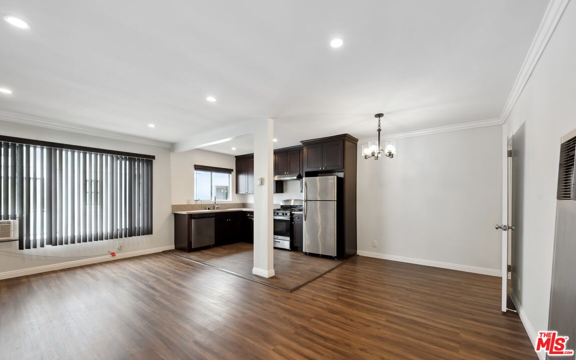 637 N Hayworth Ave Unit: 6