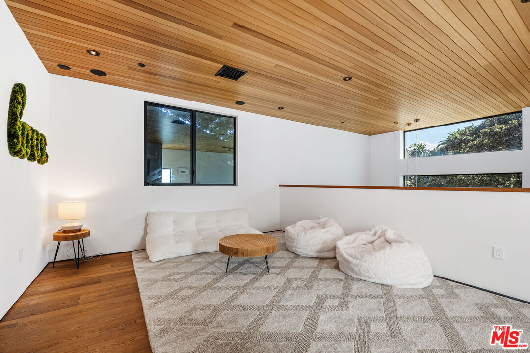 303 Windward Ave