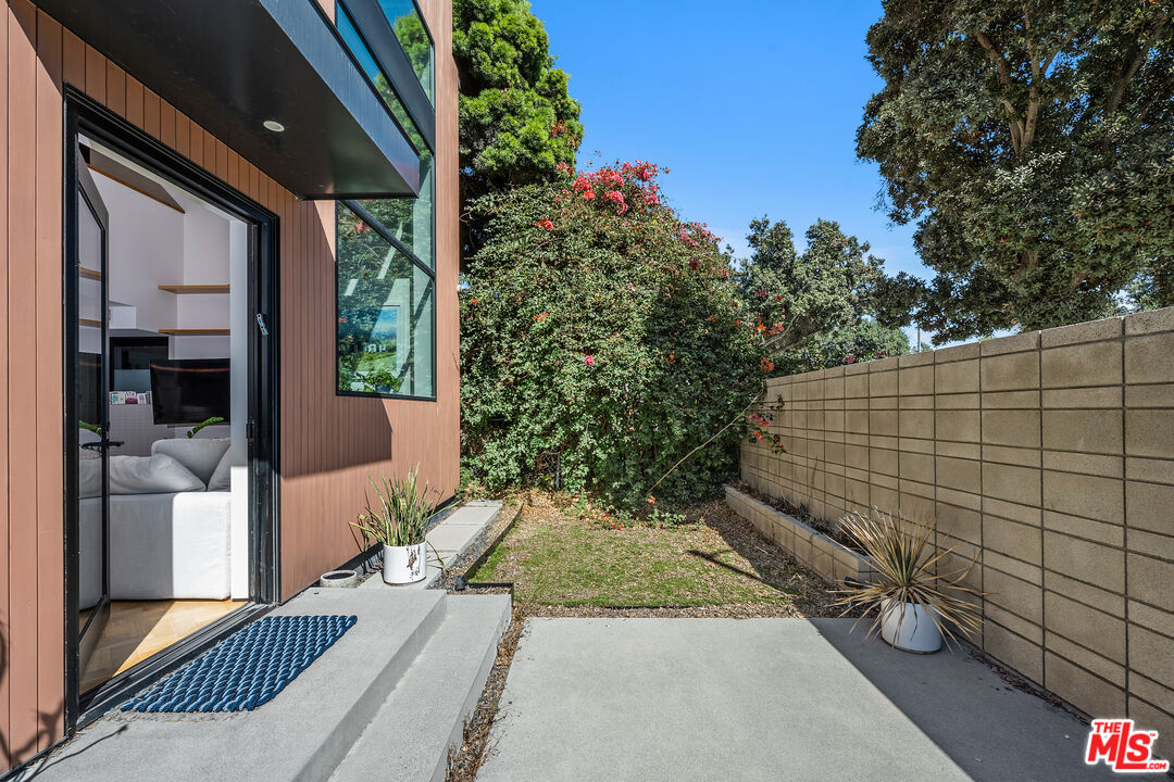 303 Windward Ave