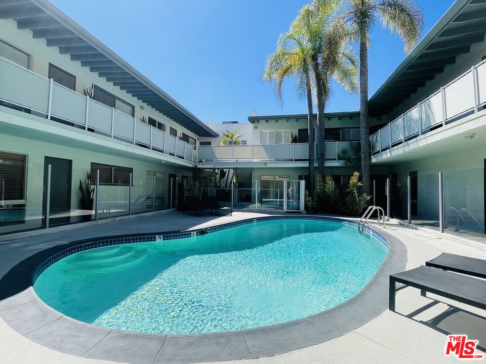 1145 Larrabee St Unit: 3