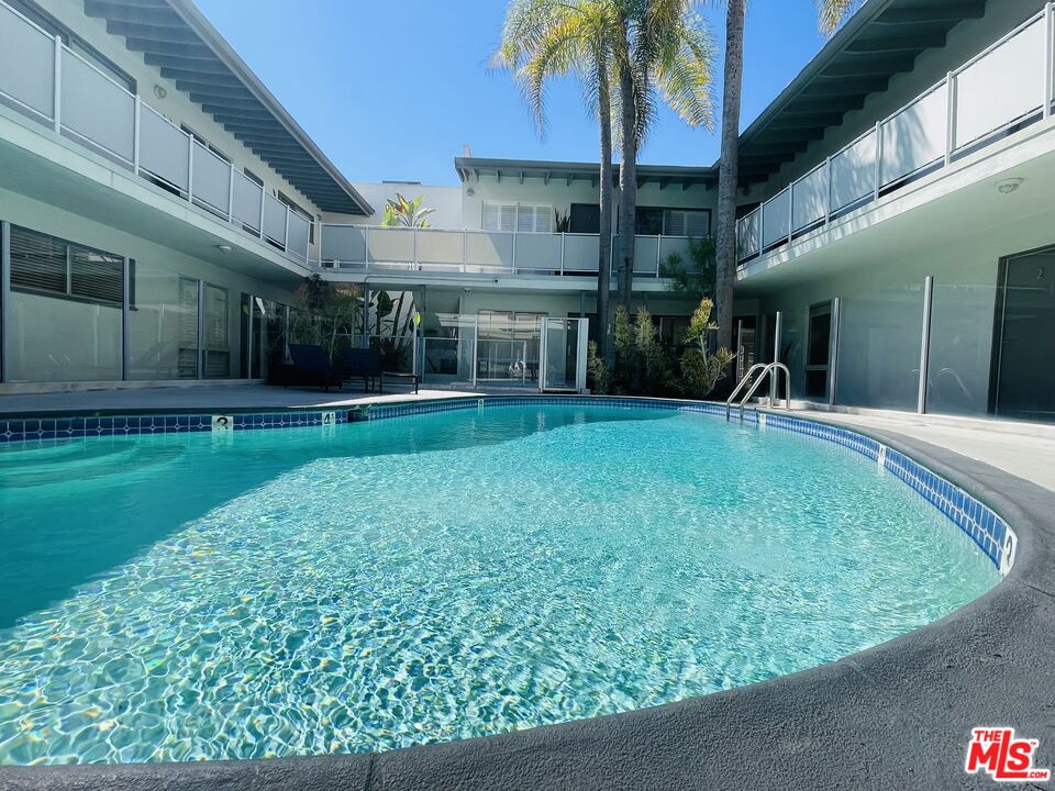 1145 Larrabee St Unit: 3