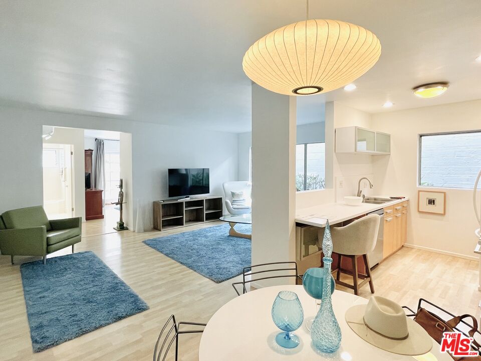 1145 Larrabee St Unit: 3