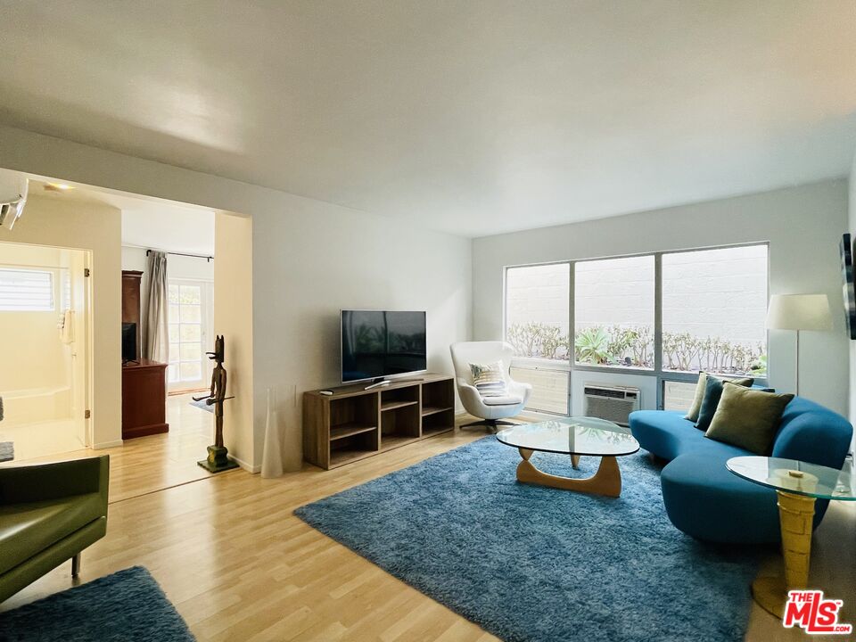 1145 Larrabee St Unit: 3