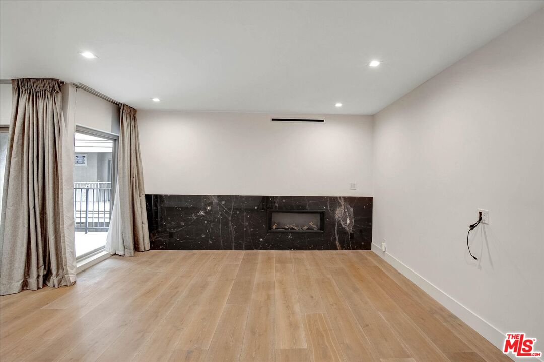 439 N Doheny Dr Unit: 204