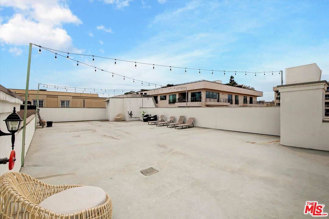 439 N Doheny Dr Unit: 204
