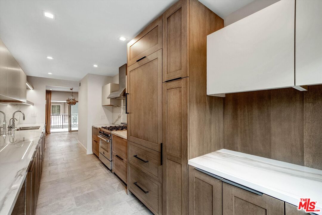 439 N Doheny Dr Unit: 204